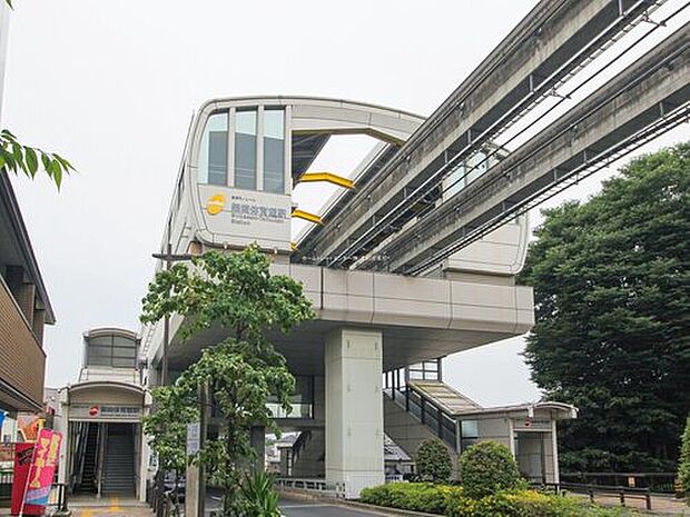 多摩モノレール線「柴崎体育館」駅（約750m）