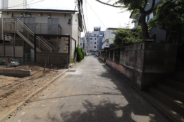 【現地外観写真】☆物件の陽当りや通風・仕様設備やお部屋の大きさの比較、近隣・周辺環境や街並みなど、資料には掲載していない情報が現地にはたくさんあります。ぜひ、建物だけでなく周辺環境もご確認ください!