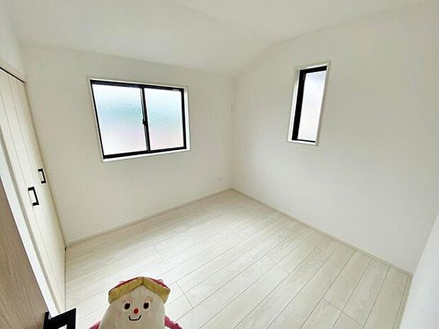 【☆Room☆】居室のサッシにはペアガラスを採用、高い断熱性による省エネと結露対策に有効です。室内を快適な空間に代えてくれます。現地の採光や通風も実際にご確認下さいませ♪