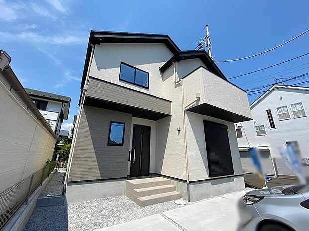 【現地外観写真】☆ひとたび扉を開けばそこに待っているのは上質な空間とマイホームでの新生活をイメージさせる優雅なひととき。「この家なら…」ではなく「ここに住みたい♪」と思う感動をお届けいたします。