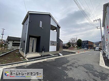 前面道路含む現地外観写真