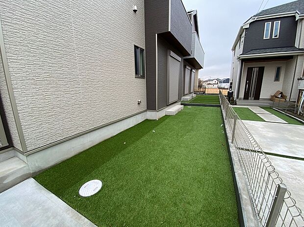 【前面道路含む現地写真】☆物件の陽当りや通風・仕様設備やお部屋の大きさの比較、近隣・周辺環境や街並みなど、資料には掲載していない情報が現地にはたくさんあります。ぜひ、建物だけでなく周辺環境もご確認ください!