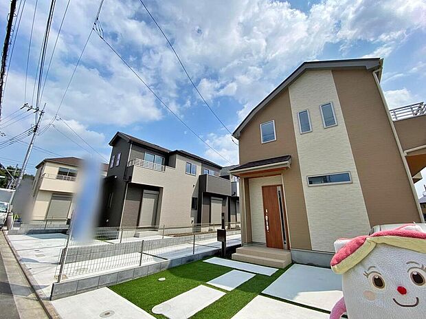 【前面道路含む現地写真】☆物件の陽当りや通風・仕様設備やお部屋の大きさの比較、近隣・周辺環境や街並みなど、資料には掲載していない情報が現地にはたくさんあります。ぜひ、建物だけでなく周辺環境もご確認ください!