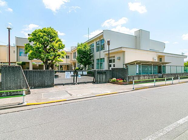 昭島市立共成小学校(約350m)