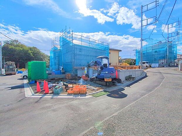 【現地外観写真】☆物件の陽当りや通風・仕様設備やお部屋の大きさの比較、近隣・周辺環境や街並みなど、資料には掲載していない情報が現地にはたくさんあります。ぜひ、建物だけでなく周辺環境もご確認ください!