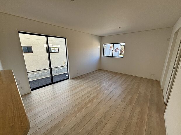 【☆Living Room☆ 】☆Living Room☆
思い思いの過ごし方をする。理想のリビングともいえる空間を実現するには、家族が自然に集まる演出や、適度な距離感を保てる空間の広さも必要ですね。