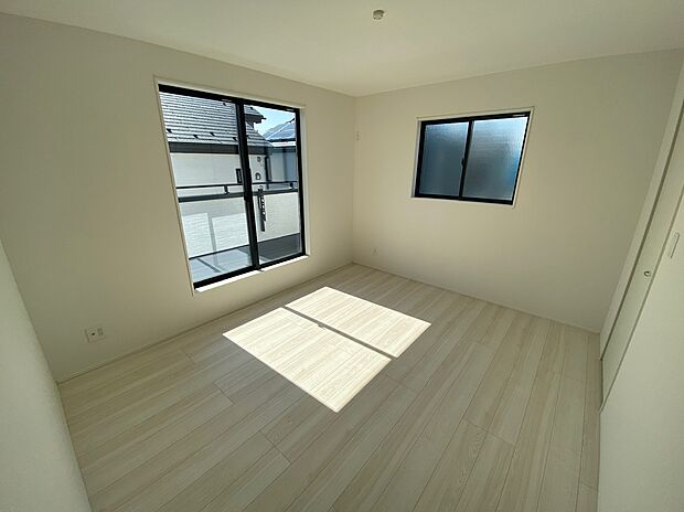 【☆Room☆ 】☆Room☆
バルコニーに面したお部屋は、通風・採光共に良好な上、解放感タップリ♪
明るいお部屋は住まう人の心も明るくしてくれますね☆