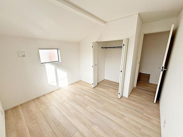 【☆Room】うららかな陽射しがどのお部屋にも降り注ぎますように、快適さを追求し尽くした間取り。得難い立地環境での生活を恵みの豊かな永住の地へと変えてくれることでしょう…