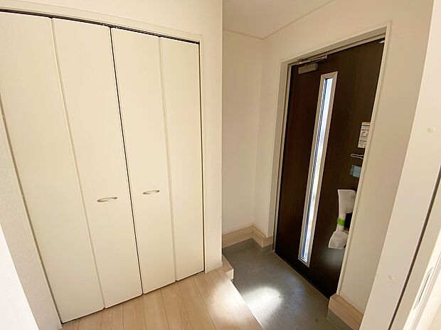 【玄関】☆ひとたび扉を開けばそこに待っているのは上質な空間とマイホームでの新生活をイメージさせる優雅なひととき。「この家なら…」ではなく「ここに住みたい♪」と思う感動をお届けいたします。