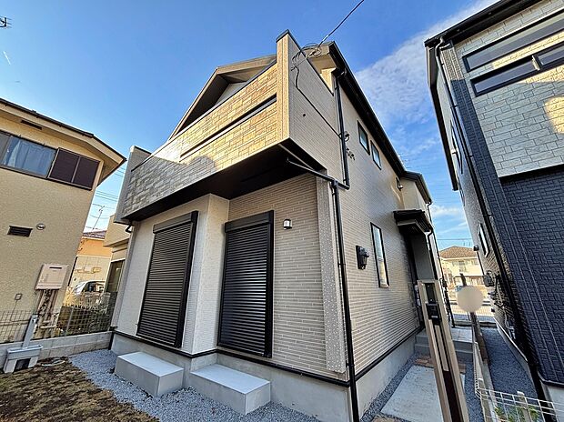 【現地外観写真】☆ただ「住まう」だけではございません。気持ち良く住んで欲しい気持ちをこめて…。お住まいの事、住まう街の事、お金の事、何でもご相談下さいませ。