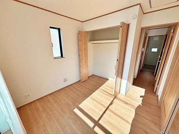 【リビング以外の居室】一人にひと部屋?収納?書斎?趣味部屋?あるいは客室?部屋数の多い間取りは、家族構成やライフステージの変化にも柔軟な対応を可能にし、家族の選択肢を広げます。