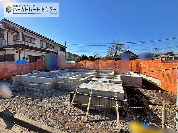 【現地外観写真】一戸建ての大きなメリットは、「自分の土地」を自由に使えること。好きなペットが飼えるほか、ガーデニングやDIY、車やバイクの手入れなど様々な趣味を楽しめます♪