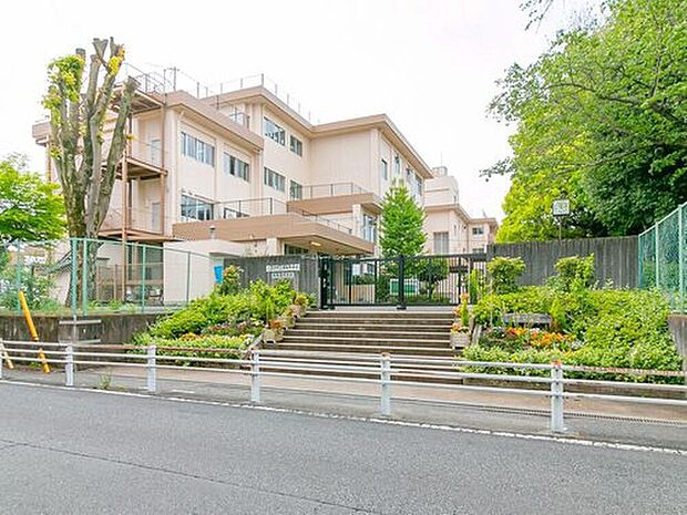 八王子市立陵南中学校(約900m)