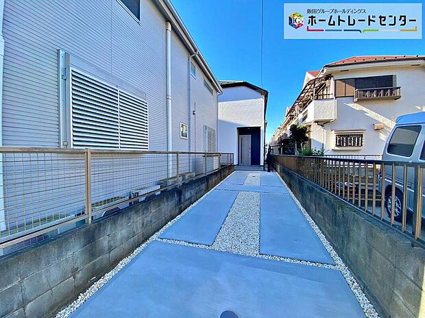 【前面道路含む現地写真】☆物件の陽当りや通風・仕様設備やお部屋の大きさの比較、近隣・周辺環境や街並みなど、資料には掲載していない情報が現地にはたくさんあります。ぜひ、建物だけでなく周辺環境もご確認ください！