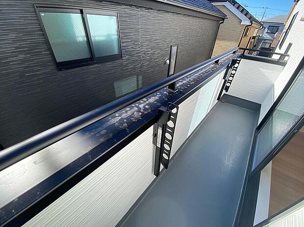 【バルコニー】太陽に愛された邸は、陽当り・通風に優れた魅力的かつ快適さを追求した邸宅でした。ここに住むからこそ意味がある。そんな特別感に浸りながら、毎日をお過ごし頂けるお家がこちらです♪