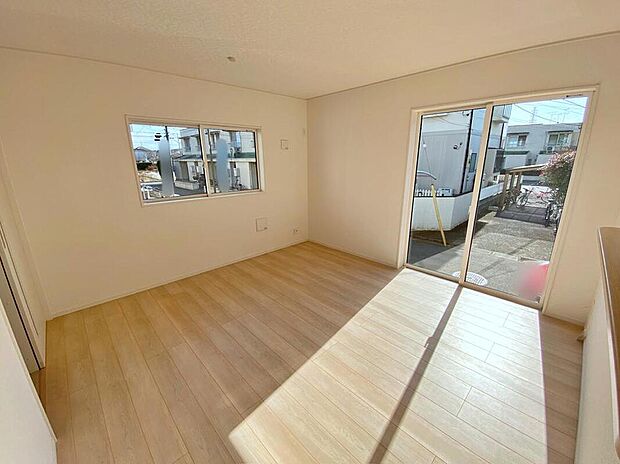 【リビング】☆忙しく過ぎゆく日常を置き去るほど、ゆったりした時間が流れる住環境。『快適』とは「家」と「街」と「環境」が調和した時に訪れるだと改めて感じさせる永住邸がこちらです。