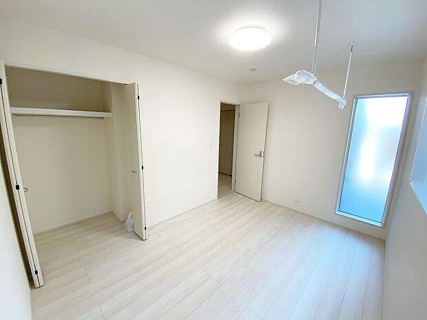 【☆Room☆】大きな窓からたっぷりと陽光が注がれる明るい空間。家族の成長に対応できる永住仕様の間取り。一日の疲れを癒やしてくれる、時を忘れて過ごせる空間。