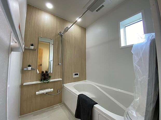 【☆System　Bath☆ 】☆System　Bath☆
「頑張った今日一日の疲れを癒すには、ゆっくり寛げる浴室が良いなぁ。」そんなお声にピッタリな、こちらの浴室♪ゆったりお湯に浸かれる浴槽は半身浴も可能です！