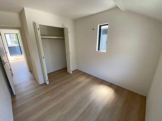 【☆Room☆ 】☆Room☆
各部屋を最大限に広く使って頂ける様、全居住スペースに収納付。プライベートルームはゆったりと快適に。