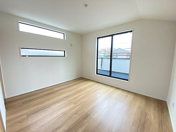 【☆Room☆ 】☆Room☆
大きな窓からたっぷりと陽光が注がれる明るい空間。家族の成長に対応できる永住仕様の間取り。一日の疲れを癒やしてくれる、時を忘れて過ごせる空間。