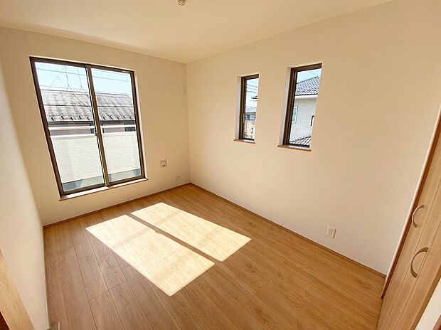 【☆Room☆】☆Room☆
家族とのコミュニケーションを促進する拘り設計。快適な居住空間を演出し、都市型生活をより潤いある時間へ代えてくれます♪