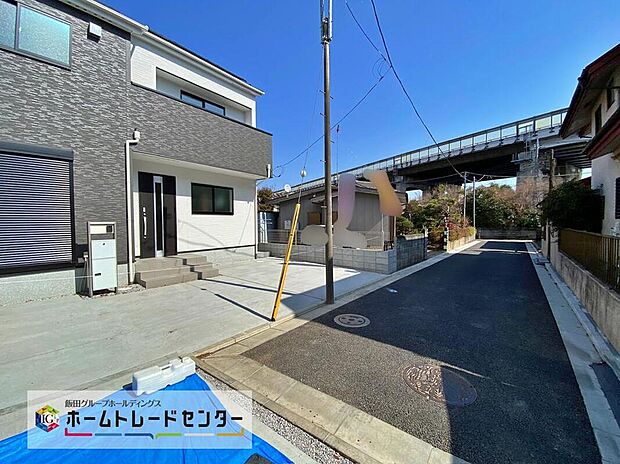 【前面道路含む現地写真】建物だけでなく周辺環境もご確認ください☆前面道路は見通しが良いか？交通量は？街灯の有無は？
永くお住まいになる場所ですもの♪