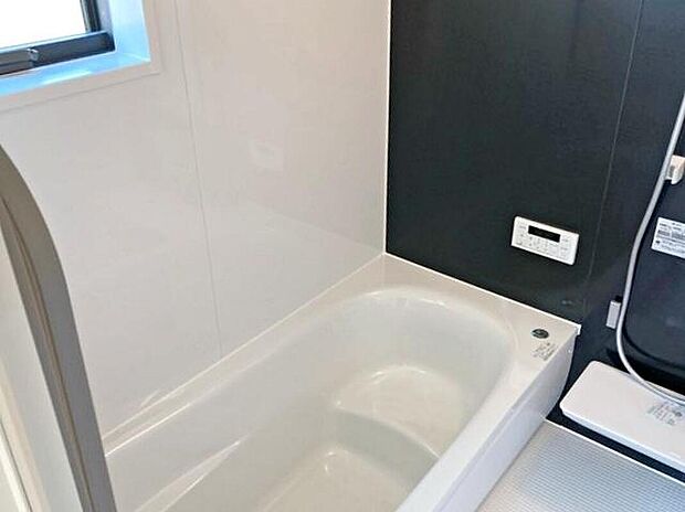 【☆System　Bath☆】半身浴も楽しめる一坪タイプの浴室は、防カビ仕様となっており、お掃除も楽々です。浴室乾燥機を完備し雨の日のお洗濯も安心です。