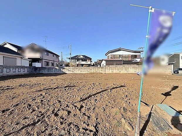 【現地外観写真】一戸建ての大きなメリットは、「自分の土地」を自由に使えること。好きなペットとの暮らし、ガーデニングやDIY、車やバイクの手入れなど様々な趣味を楽しめます♪