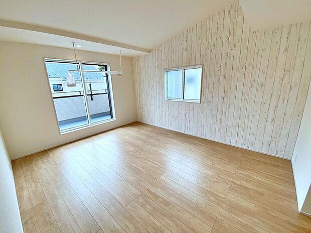 【リビング以外の居室】大きな窓からたっぷりと陽光が注がれる明るい空間。家族の成長に対応できる永住仕様の間取り。一日の疲れを癒やしてくれる、時を忘れて過ごせる空間。