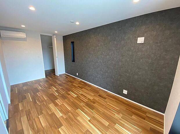 【リビング以外の居室】各部屋を最大限に広く使って頂ける様、全居住スペースに収納付。プライベートルームはゆったりと快適に。