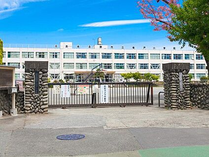 あきる野市立増戸小学校 450ｍ(徒歩6分)