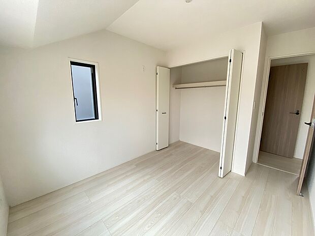 【☆Room☆】☆Room☆
各部屋を最大限に広く使って頂ける様、全居住スペースに収納付。プライベートルームはゆったりと快適に。