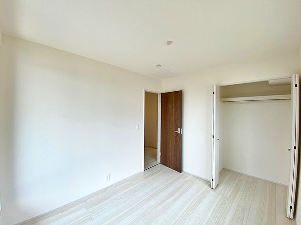 【☆Room☆ 】☆Room☆
各部屋を最大限に広く使って頂ける様、全居住スペースに収納付。プライベートルームはゆったりと快適に。