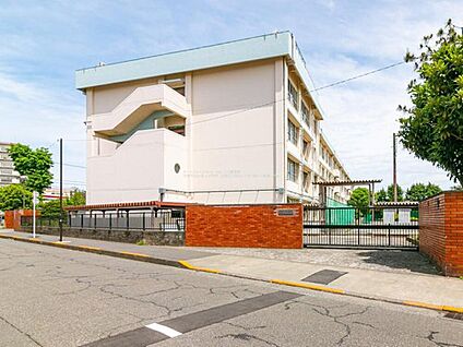 日野市立大坂上中学校 1000m(徒歩13分)