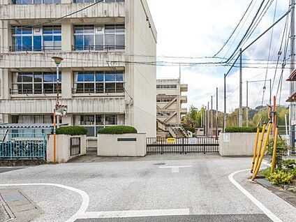 青梅市立第一中学校 2500m (徒歩32分)