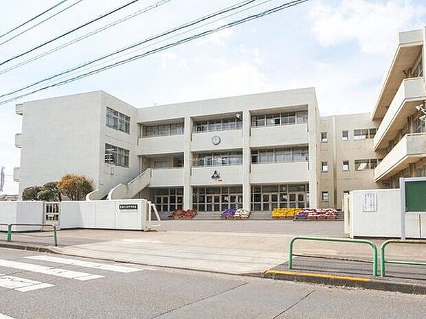 青梅市立新町中学校（約1,800m）