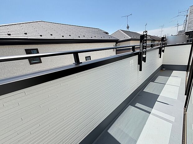 【☆Balcony☆】太陽に愛された邸は、陽当り・通風に優れた魅力的かつ快適さを追求した邸宅でした。ここに住むからこそ意味がある。そんな特別感に浸りながら、毎日をお過ごし頂けるお家がこちらです♪