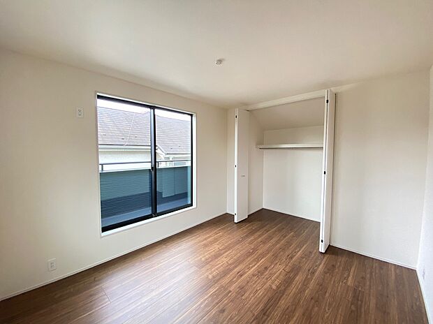 【☆Room☆ 】☆Room☆
大きな窓からたっぷりと陽光が注がれる明るい空間。家族の成長に対応できる永住仕様の間取り。一日の疲れを癒やしてくれる、時を忘れて過ごせる空間。