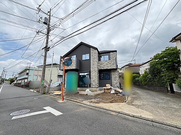 【現地外観写真】京王線「百草園」駅まで徒歩9分☆お買い物施設も徒歩圏内で利便性の高い立地♪