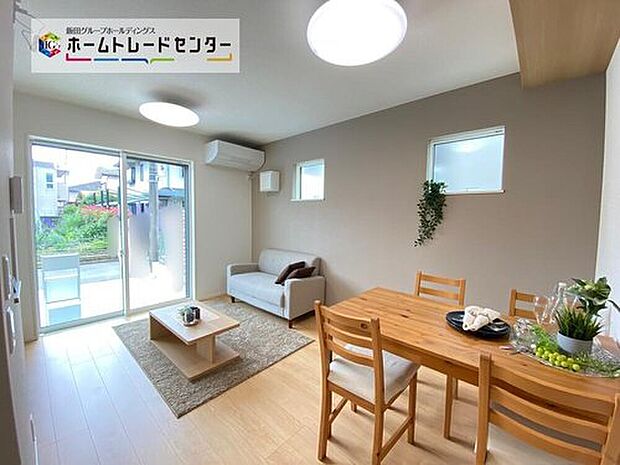 【リビング】☆家族の食事や団らんのほか、子供を遊ばせたり、友人を招いたりするLDKは住まいの中心。長時間過ごす場所だからこそ、大切にしたい場所♪※家具付き販売ではございません。