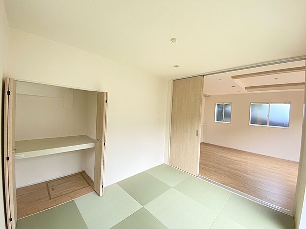 【☆Room☆ 】☆Room☆
うららかな陽射しがどのお部屋にも降り注ぎますように、快適さを追求し尽くした間取り。得難い立地環境での生活を恵みの豊かな永住の地へと変えてくれることでしょう…