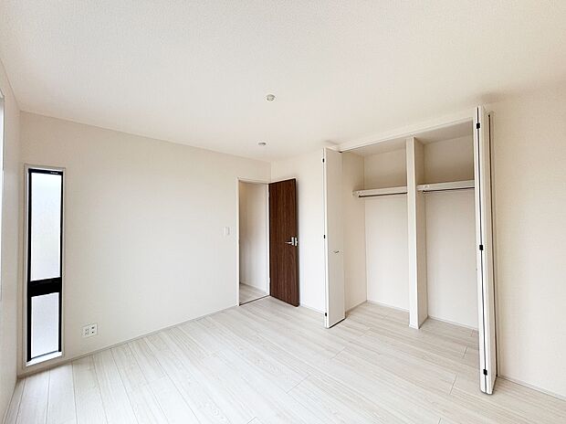 【☆Room☆ 】☆Room☆
各部屋を最大限に広く使って頂ける様、全居住スペースに収納付。プライベートルームはゆったりと快適に。