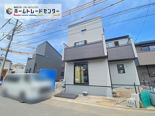 【前面道路含む現地写真】☆一戸建ての大きなメリットは、「自分の土地」を自由に使えること。好きなペットが飼えるほか、ガーデニングやＤＩＹ、車やバイクの手入れなど様々な趣味を楽しめます♪