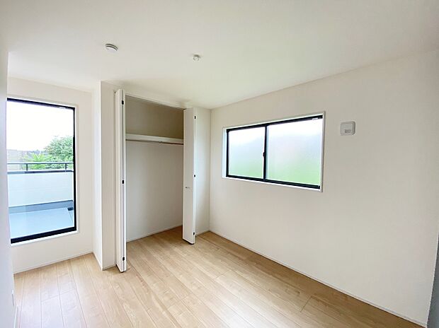 【☆Room☆ 】☆Room☆
一人にひと部屋?収納?書斎?趣味部屋?あるいは客室?部屋数の多い間取りは、家族構成やライフステージの変化にも柔軟な対応を可能にし、家族の選択肢を広げます。