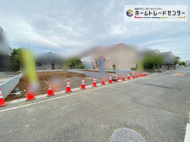 【前面道路含む現地写真】安心を一番に考えて設計と建設の両住宅性能評価書を取得。耐震に優れた工法を採用、一生住む家だから構造にも環境にもこだわりを。この街で・この家で暮らしたいと思わせる理由を是非現地でお確かめ下さい☆