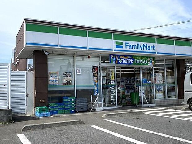 ファミリーマート武蔵村山残堀店（約600m）
