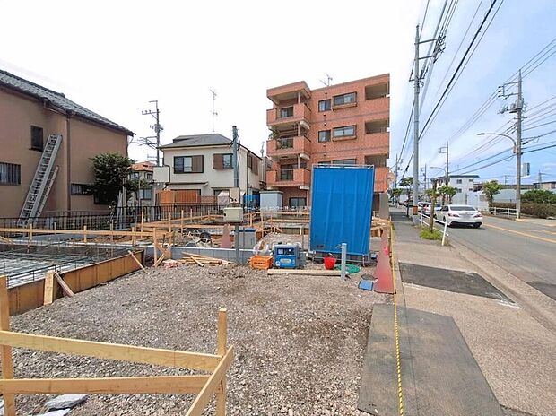 【前面道路含む現地写真】☆さまざまな設備や間取り、住み心地をぜひ現地でご確認ください♪当日の見学予約も承ります。お気軽にお問合せください。