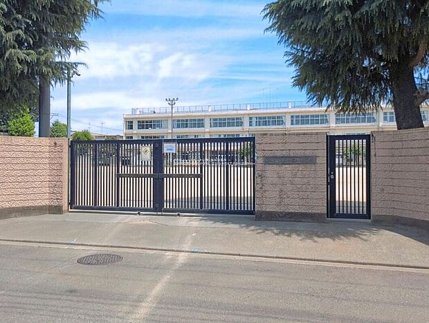 立川市立立川第四中学校(約650m)