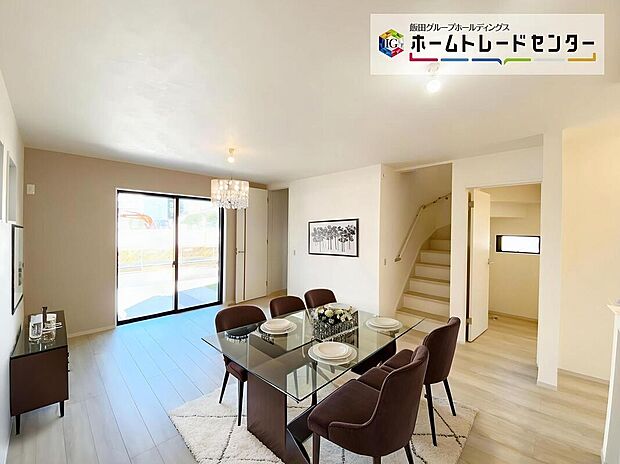【☆Living Room☆ 】☆Living Room☆
『LDKは家族だんらんをデザイン』家族が集まり一緒の時間がすごせる工夫がされております。何気ない一日のひとコマが何者にも代えがたい宝物になることでしょう♪(家具はCGです