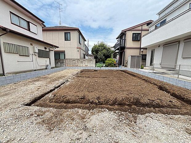 【現地外観写真】南向きで陽当たりの良い立地!
通勤通学・ショッピングに便利なJR中央線「国立」駅が最寄りのお住まいです♪教育施設・買物施設も近く、子育て世帯にもオススメです◎
